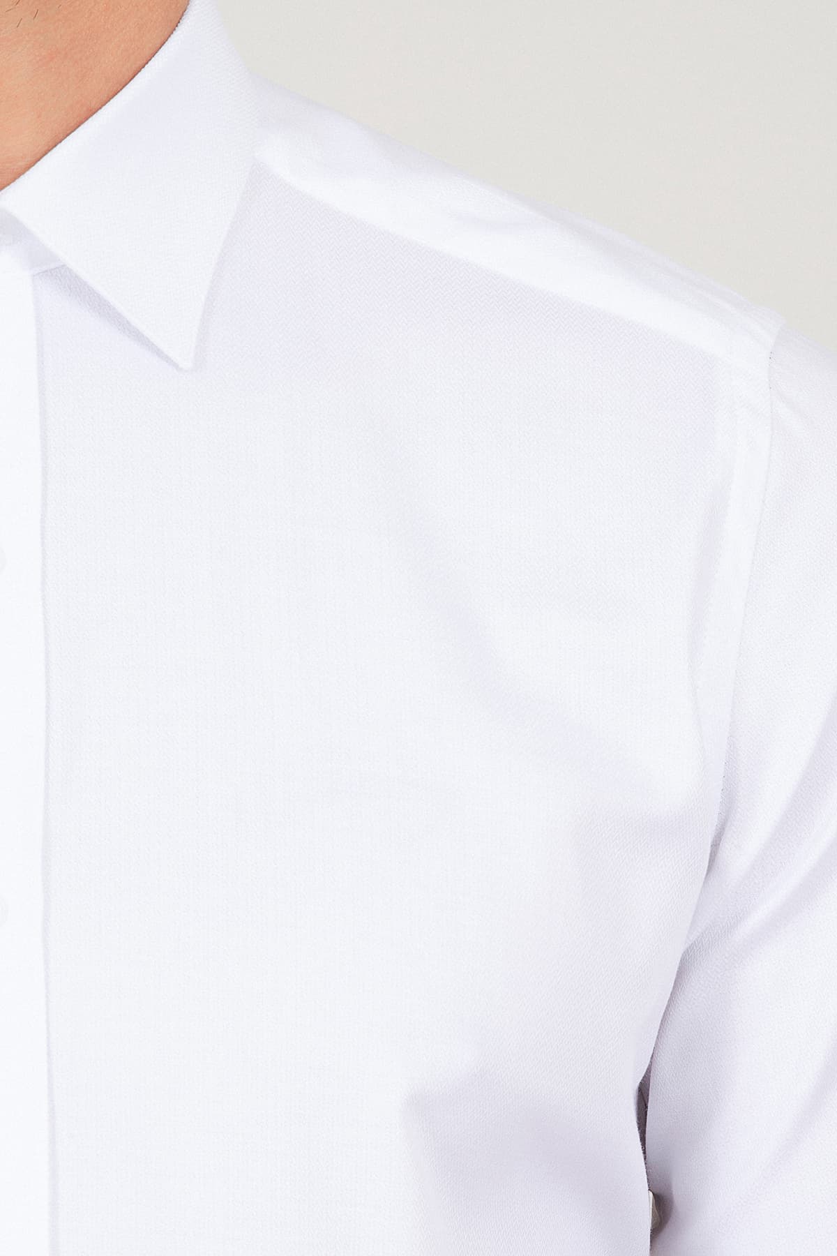 Beyaz Slim Fit Desenli 100% Pamuk Uzun Kol Manşetli Gömlek