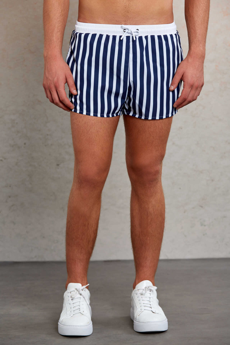 Beyaz Dinamik Fit Çizgili Yandan Cep Deniz Şortu - HTML