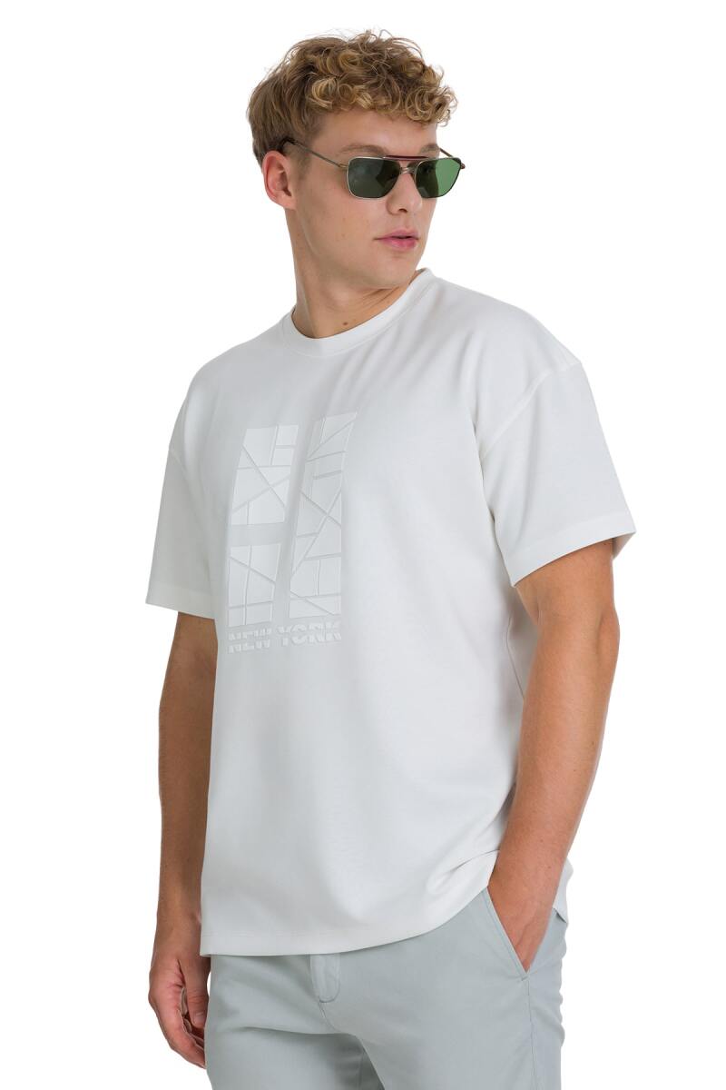 Beyaz Regular Fit Bisiklet Yaka Oversize Tişört - HTML (1)