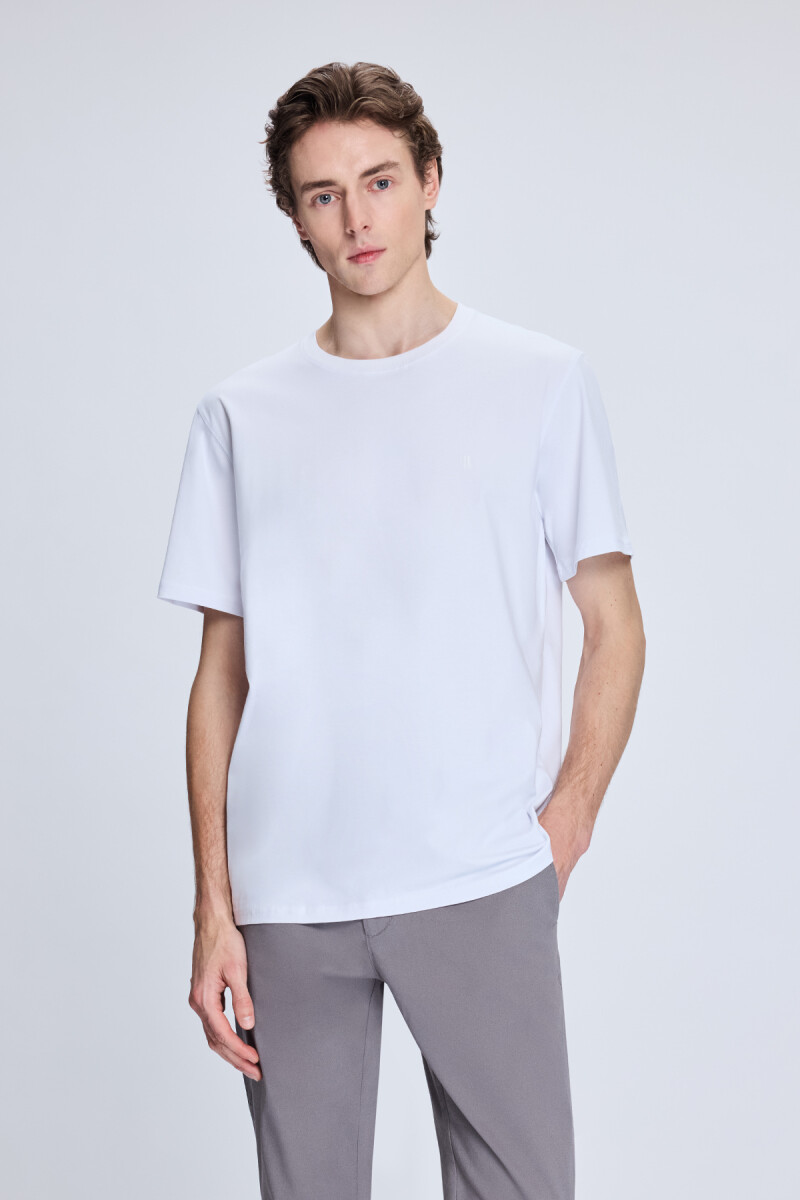 Beyaz Regular Fit Bisiklet Yaka Pamuklu Tişört - HTML