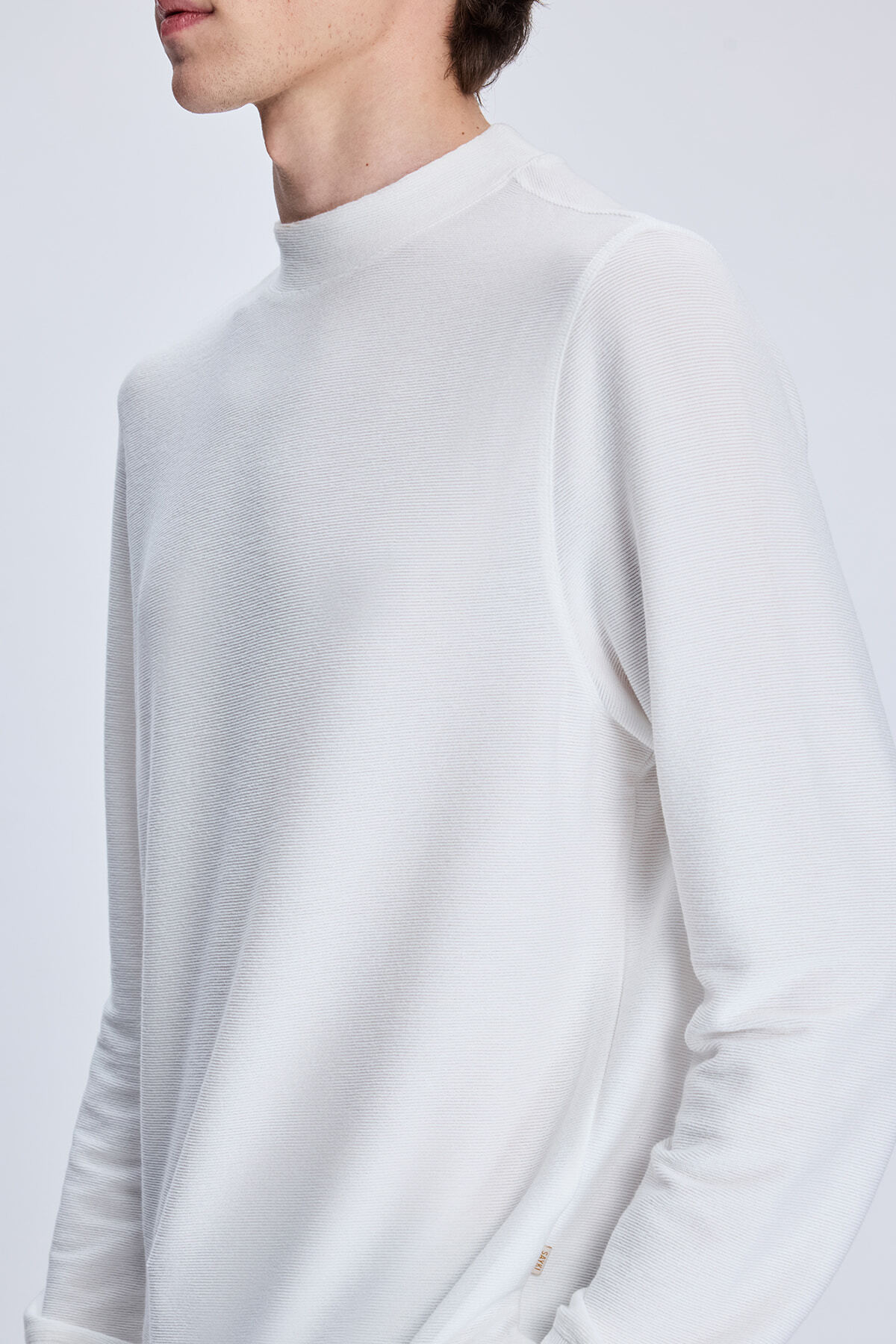 Beyaz Regular Fit Jakarlı Yarım Balıkçı Yaka Sweatshirt - 4