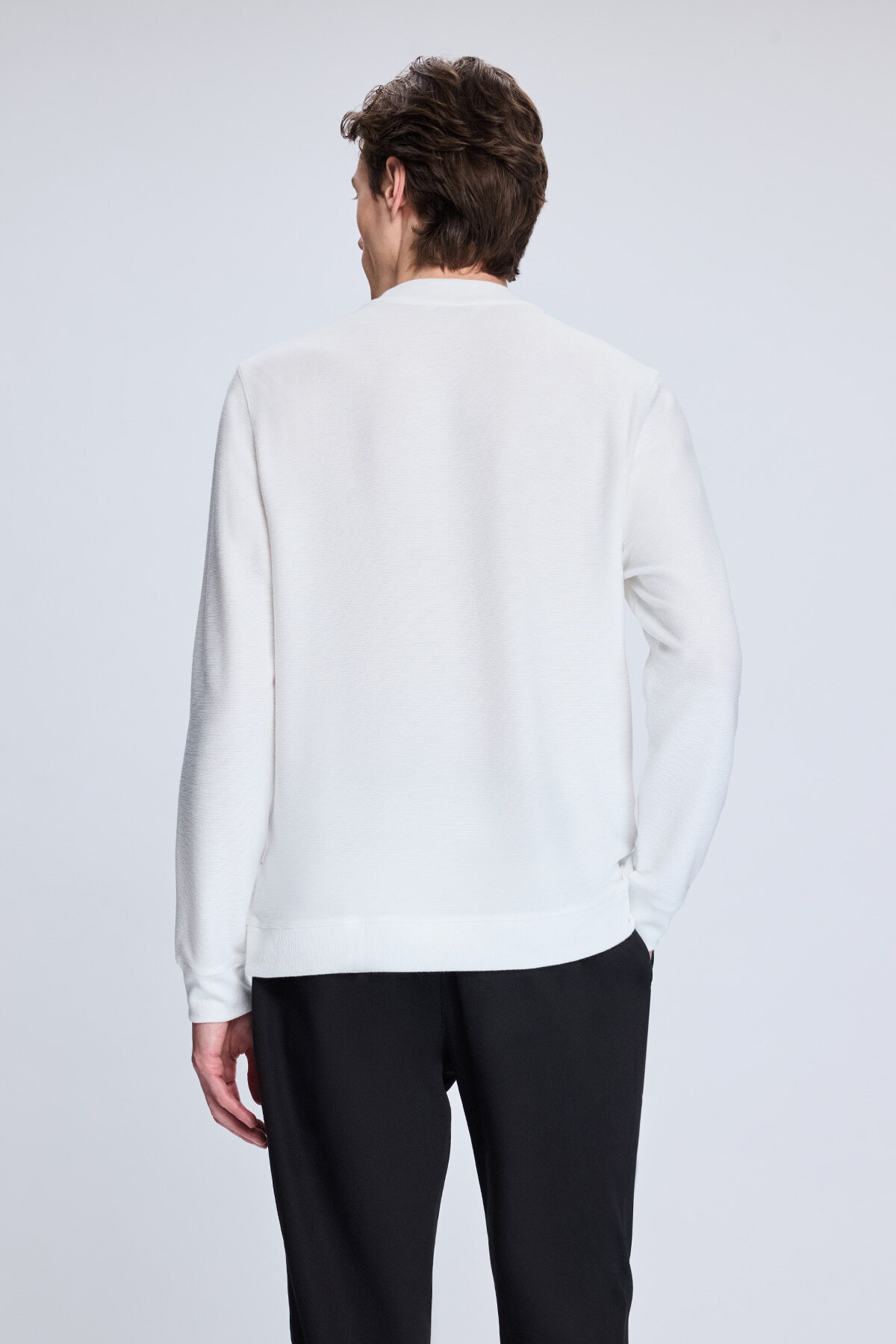 Beyaz Regular Fit Jakarlı Yarım Balıkçı Yaka Sweatshirt - 5