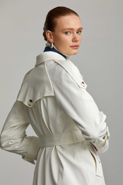 Saykı Woman Beyaz Slim Fit Mono Yaka Pamuklu Kemerli Basic Mary Trençkot - 5