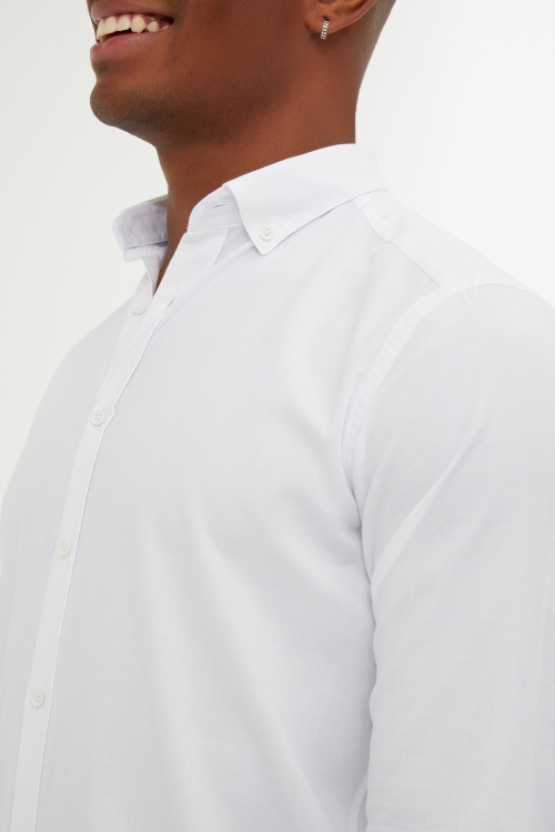 Beyaz Slim Fit Düz 100% Pamuk Düğmeli Yaka Uzun Kollu Casual Gömlek - Thumbnail (1)