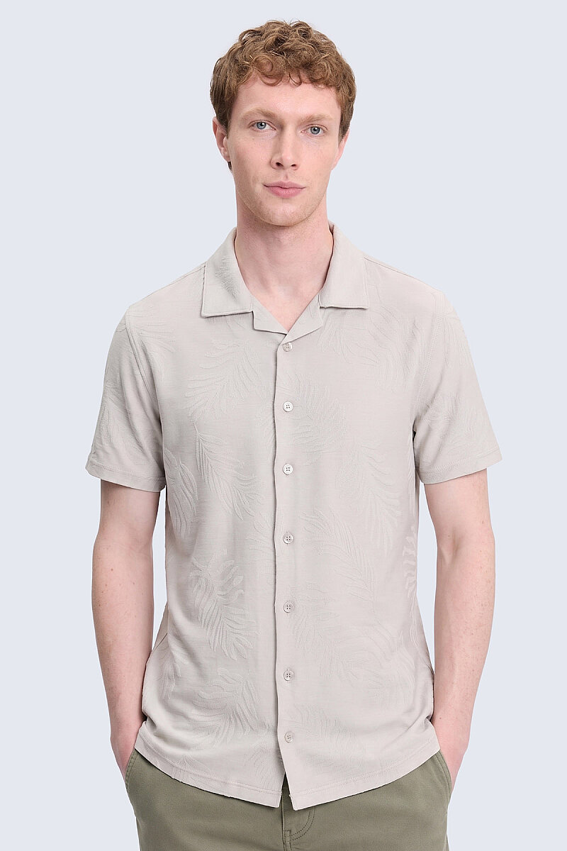 Ekru Regular Fit Apaş Yaka Gömlek Tişört