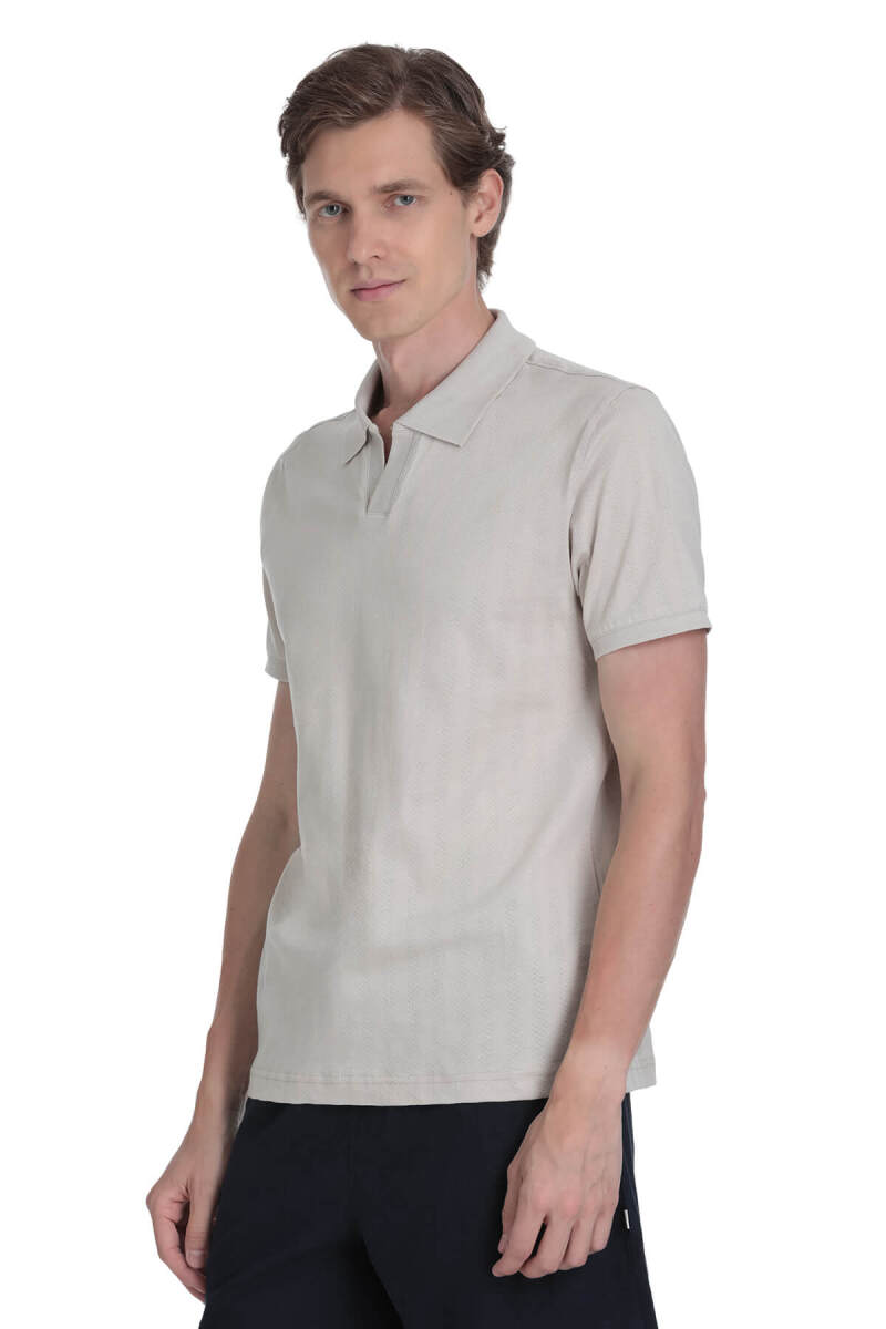 Ekru Regular Fit Apaş Yaka Pamuklu Tişört - Hatemoğlu