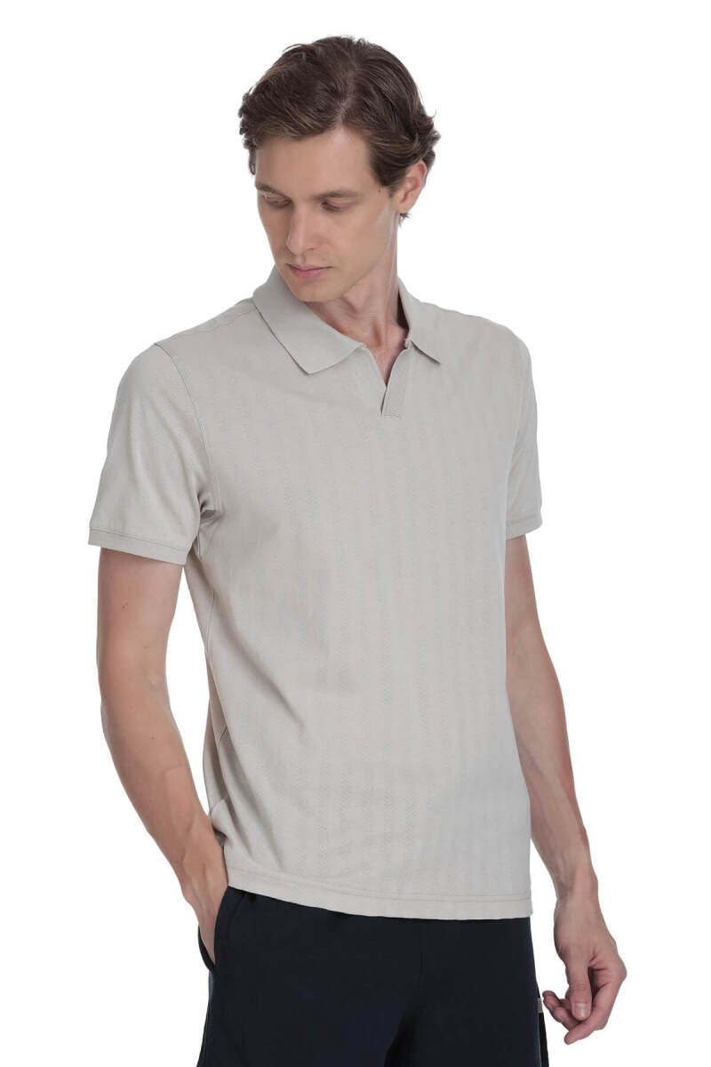 Ekru Regular Fit Apaş Yaka Pamuklu Tişört - Hatemoğlu (1)