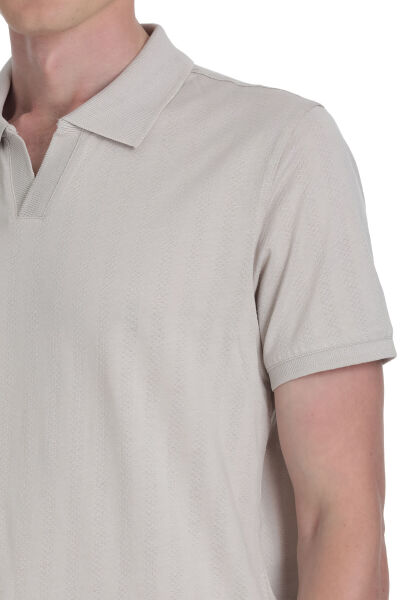 Ekru Regular Fit Apaş Yaka Pamuklu Tişört - 4