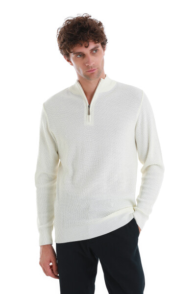 Ekru Regular Fit Jakarlı Yarım Balıkçı Yaka Fermuarlı Yünlü Triko Kazak - 4