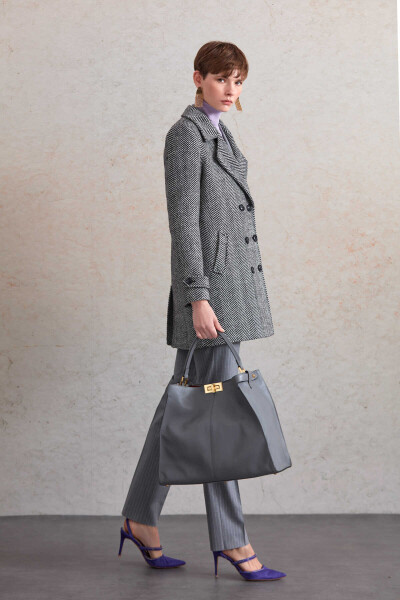 Saykı Woman Siyah Regular Fit Balıksırtı Desenli Mono Yaka Kruvaze Yün Kaban - 2