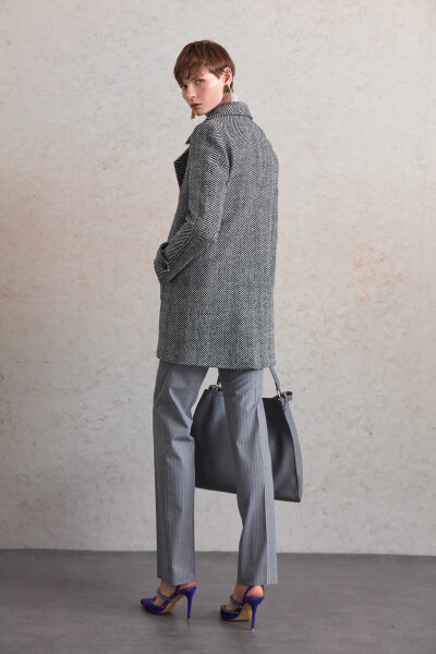 Saykı Woman Siyah Regular Fit Balıksırtı Desenli Mono Yaka Kruvaze Yün Kaban - 4