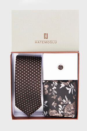 Kahverengi Üçlü Kravat Mendil Yaka Rozeti Set - 4