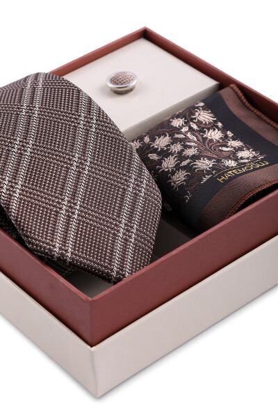 Kahverengi Üçlü Yaka Rozeti Kravat Mendil Set - 3
