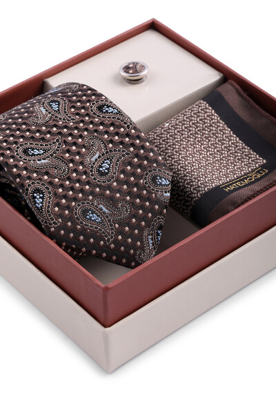 Kahverengi Üçlü Yaka Rozeti Kravat Mendil Set - 3