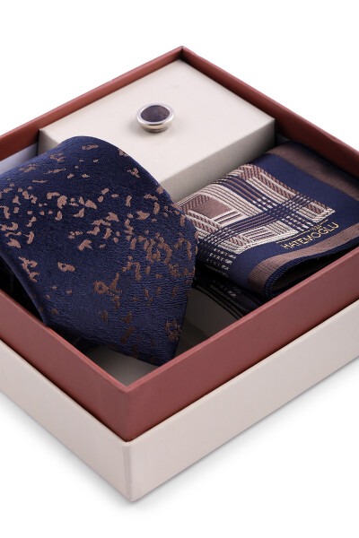 Kahverengi Üçlü Yaka Rozeti Kravat Mendil Set - 3