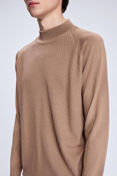 Kahverengi Regular Fit Jakarlı Yarım Balıkçı Yaka Yünlü Kazak - 4