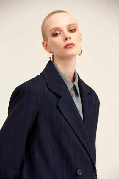 Saykı Woman Lacivert Dinamik Fit Ceket Yaka Kaşe Manto - 11