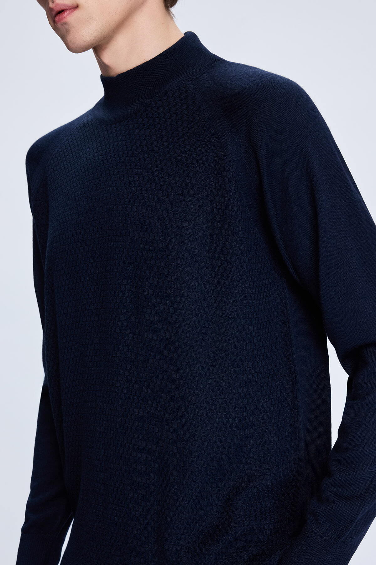 Lacivert Regular Fit Jakarlı Yarım Balıkçı Yaka Yünlü Kazak - 4