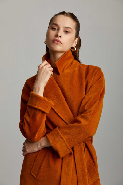 Saykı Woman Safran Regular Fit Mono Yaka Yünlü Kemerli Basic Kaşe Manto - 5