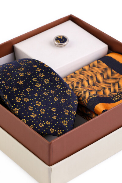 Sarı Üçlü Yaka Rozeti Kravat Mendil Set - 5