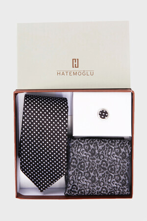 Siyah Üçlü Kravat Mendil Yaka Rozeti Set - 4