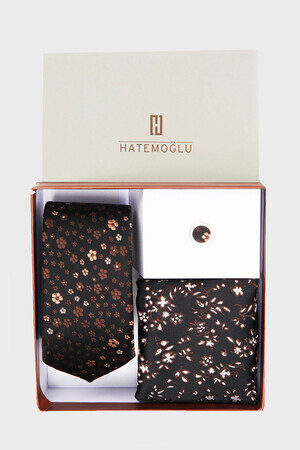 Siyah Üçlü Kravat Mendil Yaka Rozeti Set - 4