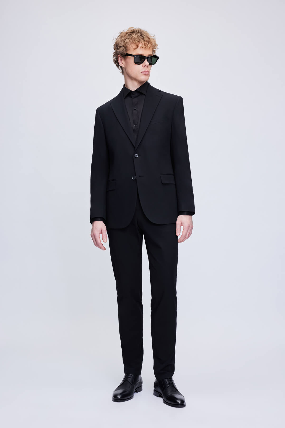Siyah Comfort Fit Mono Yaka Takım Elbise - 1