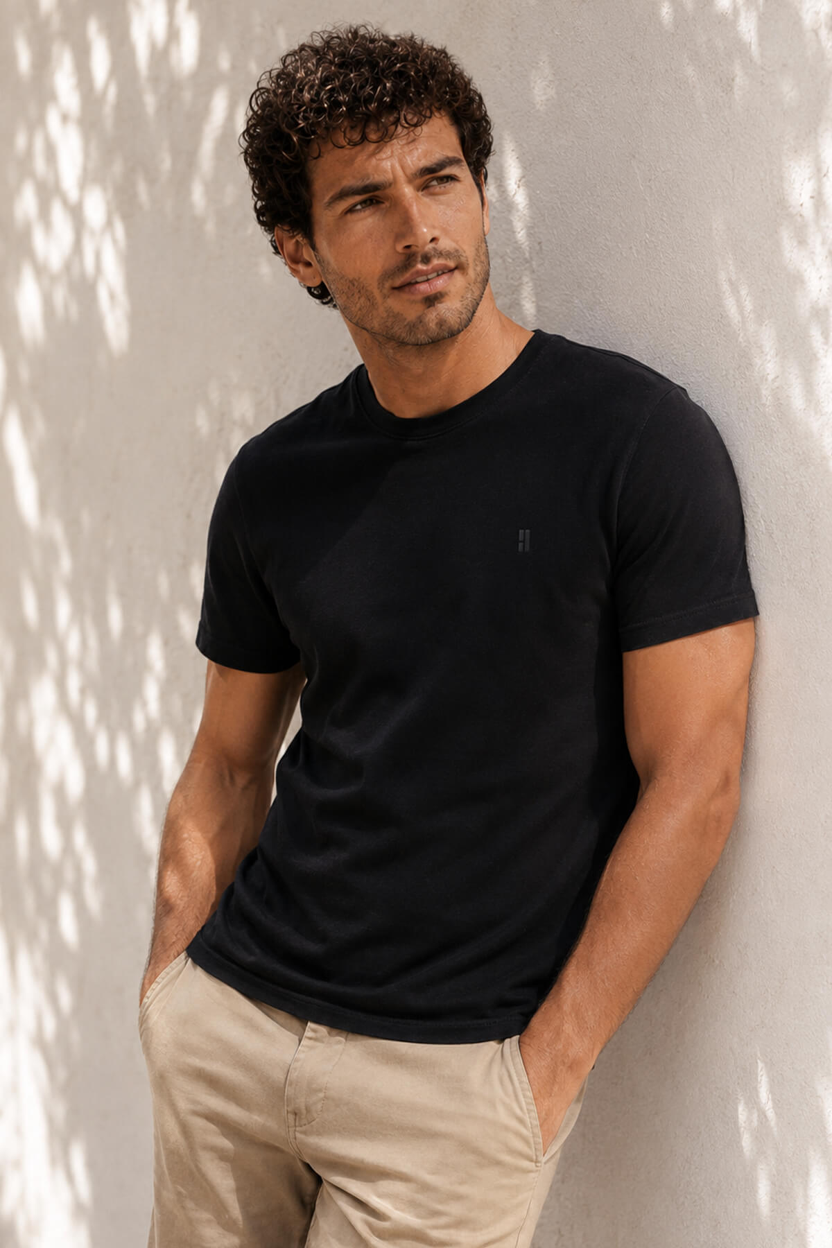 Siyah Regular Fit Bisiklet Yaka Pamuklu Tişört - 1