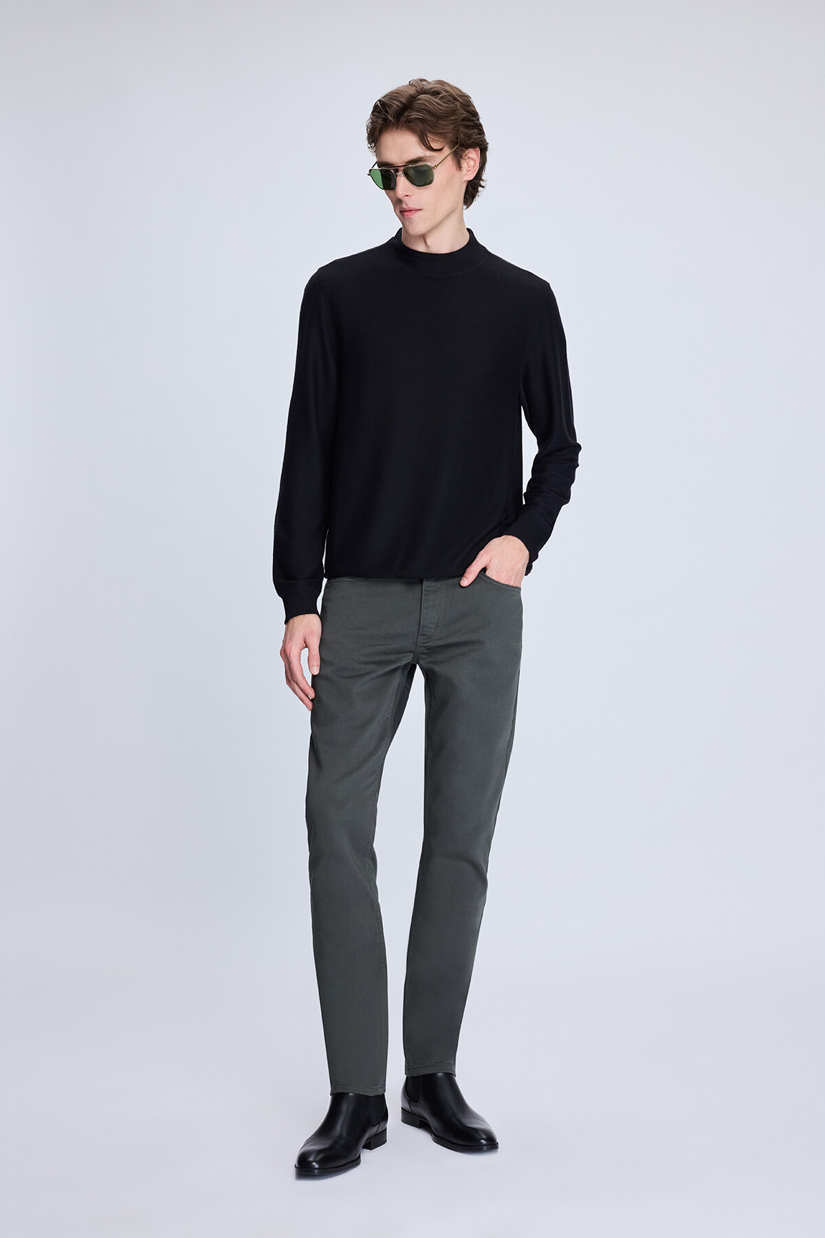 Siyah Regular Fit Jakarlı Yarım Balıkçı Yaka Sweatshirt - 2