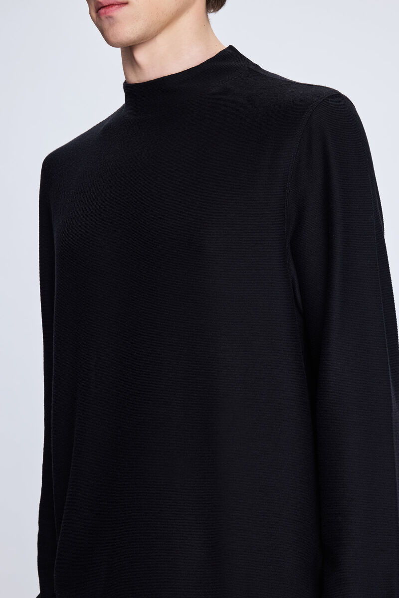 Siyah Regular Fit Jakarlı Yarım Balıkçı Yaka Sweatshirt - Hatem Saykı (1)