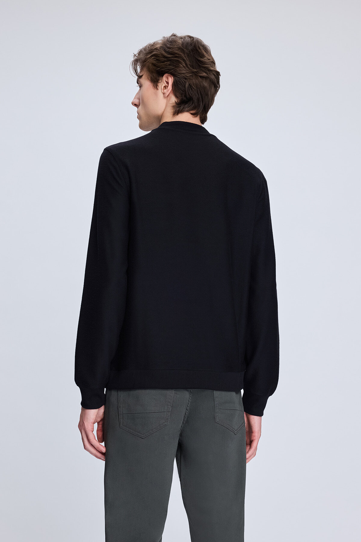 Siyah Regular Fit Jakarlı Yarım Balıkçı Yaka Sweatshirt - 5