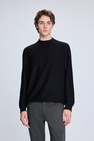 Siyah Regular Fit Jakarlı Yarım Balıkçı Yaka Sweatshirt 