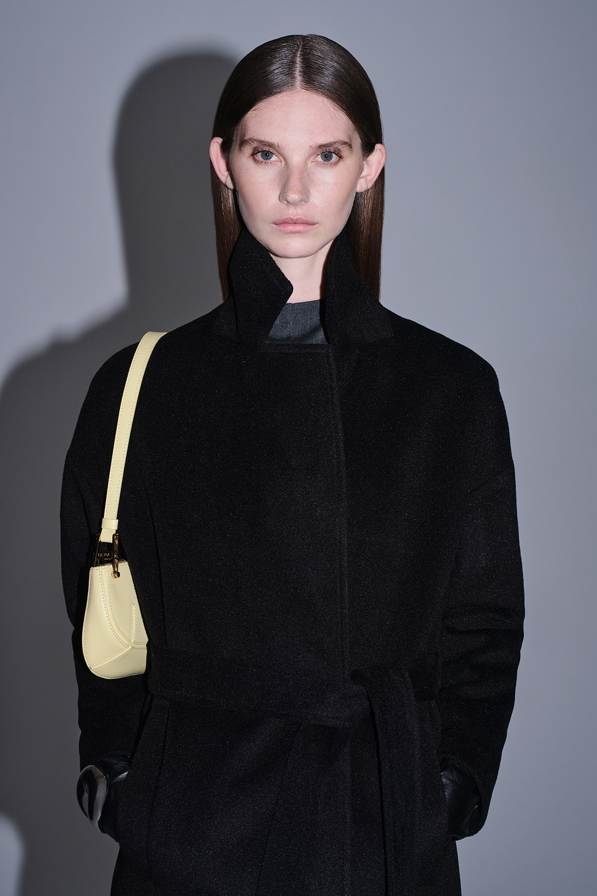 Saykı Woman Siyah Regular Fit Mono Yaka Manto - 4