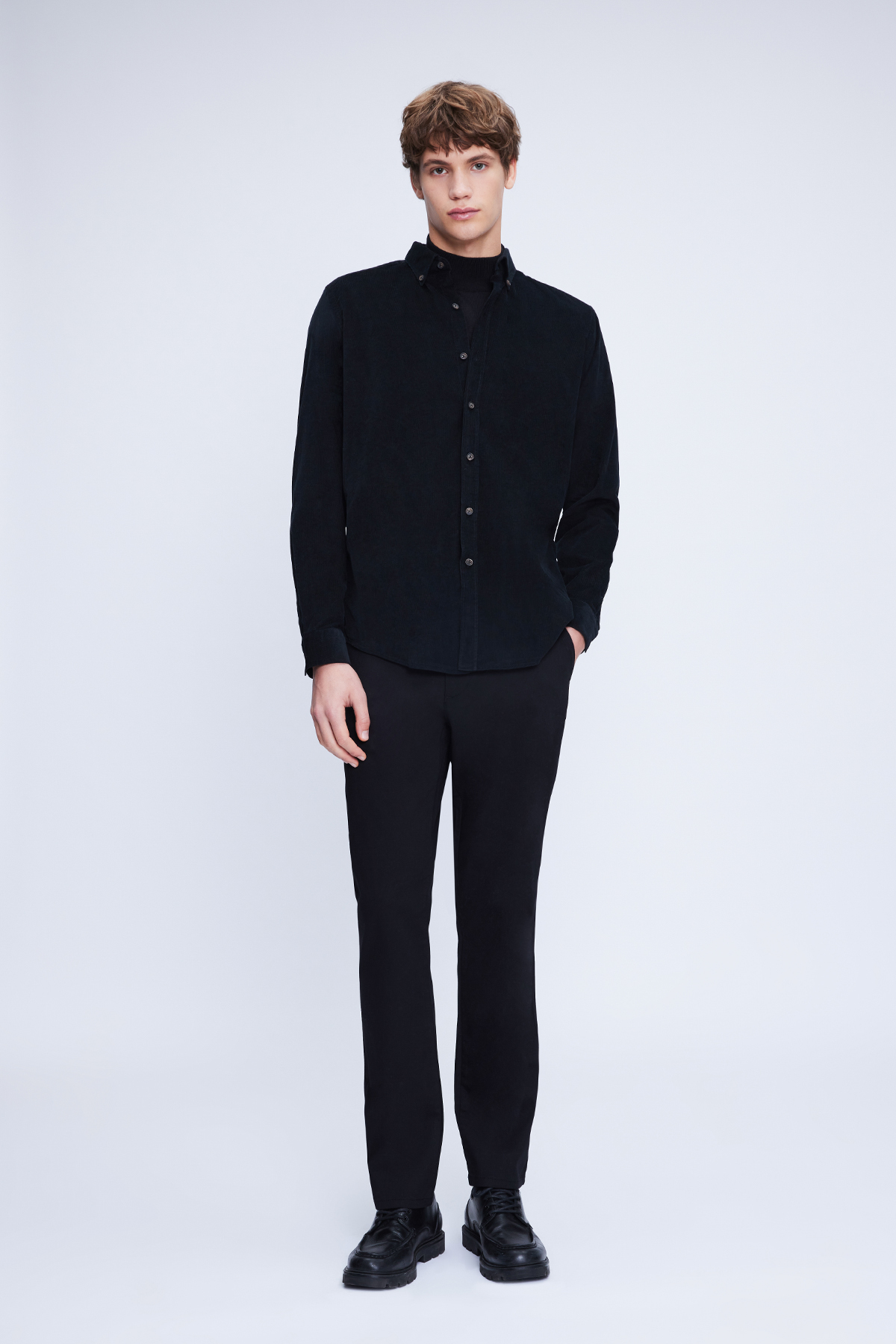 Siyah Slim Fit 100% Pamuklu Düğmeli Yaka Uzun Kollu Klasik Gömlek - 2