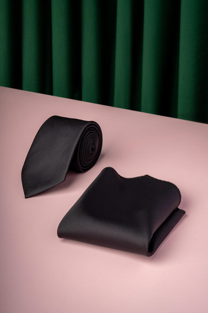 Su ve Leke Tutmayan 7 Cm Siyah Kravat ve Mendil Seti - Hatemoğlu