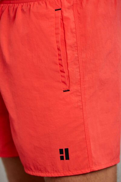 Turuncu Dinamik Fit Düz Yandan Cep Deniz Şortu - 4