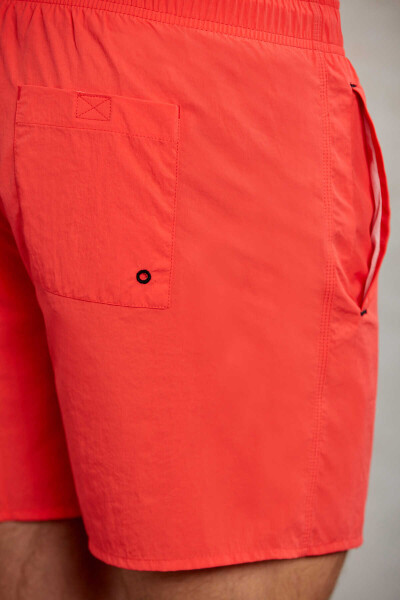 Turuncu Dinamik Fit Düz Yandan Cep Deniz Şortu - 5