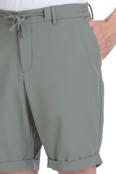 Yeşil Rahat Kesim Yandan Cepli Şort - 4